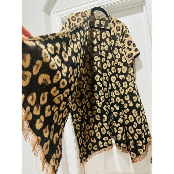 NWOT: Do everything with Love cover up - Picture 6 of 8